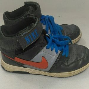 NIKE sneakers.